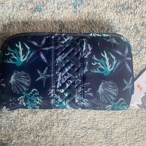 NWT Lug Flash cosmetic/toiletry case in Stars & Shells Navy